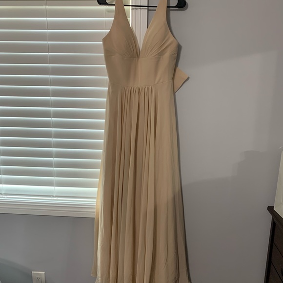 brand new bridesmaids dress that was never used no alterations, tried on once - Picture 3 of 8
